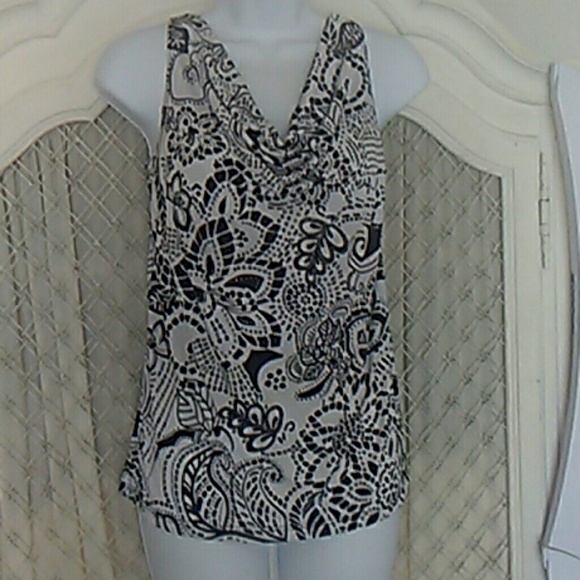 Tops - Like new black & white top